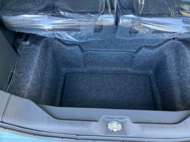 トランクフロア下収納スペース有り