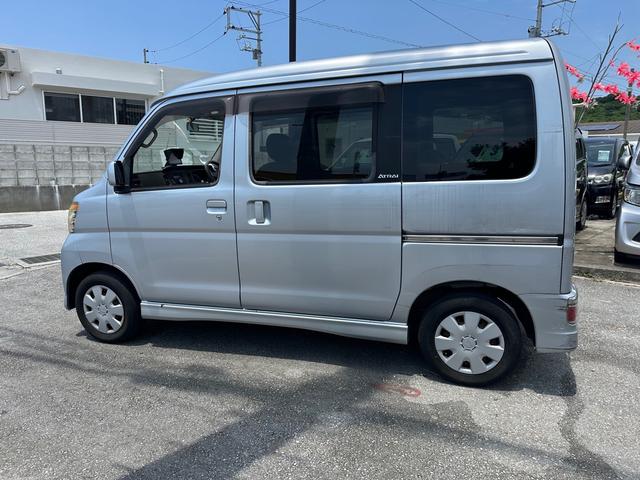 雨漏り車両は沖縄で使用した中古車に断トツで多いです。内地仕入の車両は雨漏りは考えられません。雨漏り修理する車両も販売しません。雨漏り車両は買うのを危険です。止めましょう。