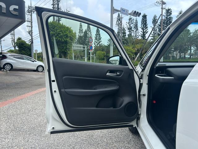 フィット ｅ：ＨＥＶホーム　ナビＴＶ，ＣＤ，ＤＶＤ、バックカメラ、禁煙車、ＬＥＤヘッドライト、オートライト、オートハイビーム、ＥＴＣ、キーレス、Ｂｌｕｅｔｏｏｔｈ（15枚目）