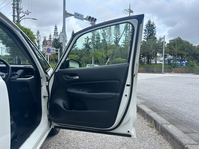 フィット ｅ：ＨＥＶホーム　ナビＴＶ，ＣＤ，ＤＶＤ、バックカメラ、禁煙車、ＬＥＤヘッドライト、オートライト、オートハイビーム、ＥＴＣ、キーレス、Ｂｌｕｅｔｏｏｔｈ（18枚目）