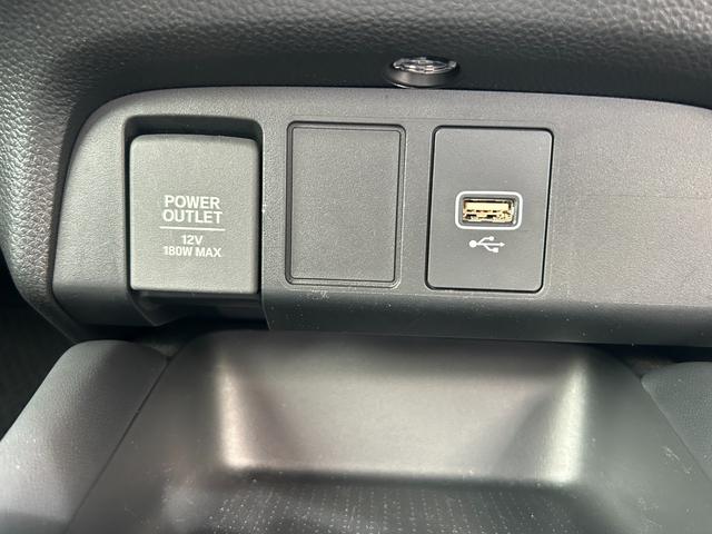 フィット ｅ：ＨＥＶホーム　ナビＴＶ，ＣＤ，ＤＶＤ、バックカメラ、禁煙車、ＬＥＤヘッドライト、オートライト、オートハイビーム、ＥＴＣ、キーレス、Ｂｌｕｅｔｏｏｔｈ（31枚目）
