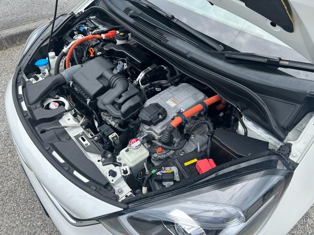 フィット ｅ：ＨＥＶホーム　ナビＴＶ，ＣＤ，ＤＶＤ、バックカメラ、禁煙車、ＬＥＤヘッドライト、オートライト、オートハイビーム、ＥＴＣ、キーレス、Ｂｌｕｅｔｏｏｔｈ（42枚目）