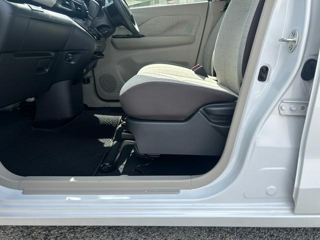 レンタアップ車徹底売り尽くしセール！ナビ・ＥＴＣ・バックカメラ付で装備充実。愛車の買取査定、委託販売なども行ってます〜♪中古車買うなら西崎総合運動公園向かいのネクサスレンタカーへ。