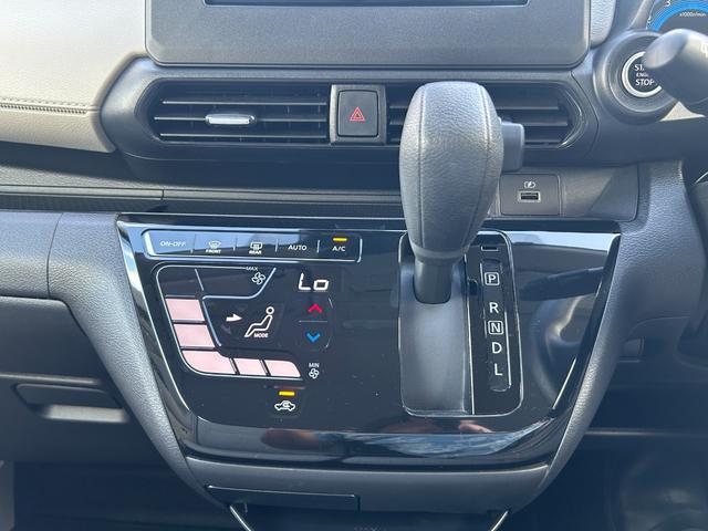 レンタアップ車徹底売り尽くしセール！ナビ・ＥＴＣ・バックカメラ付で装備充実。愛車の買取査定、委託販売なども行ってます〜♪中古車買うなら西崎総合運動公園向かいのネクサスレンタカーへ。