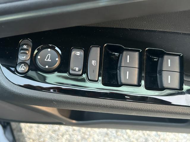 レンタアップ車徹底売り尽くしセール！ナビ・ＥＴＣ・バックカメラ付で装備充実。愛車の買取査定、委託販売なども行ってます〜♪中古車買うなら西崎総合運動公園向かいのネクサスレンタカーへ。