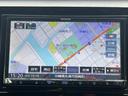 フィット ｅ：ＨＥＶホーム　ナビＴＶ，ＣＤ，ＤＶＤ、バックカメラ、禁煙車、ＬＥＤヘッドライト、オートライト、オートハイビーム、ＥＴＣ、キーレス、Ｂｌｕｅｔｏｏｔｈ（8枚目）