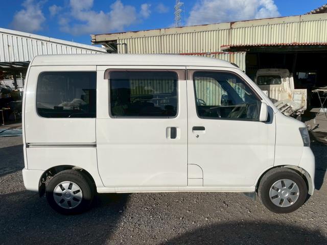 ハイゼットカーゴ クルーズ　本土車両　希少５速マニュアル　電動格納ミラー　パワーウィンドウスイッチ　リア分列シート（10枚目）