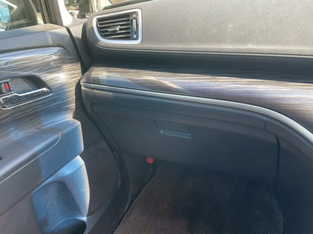 オデッセイ アブソルート　本土車両　純正ナビ　フルセグ　バックカメラ　両側パワースライドドア　プッシュスタート　ＥＴＣ　純正アルミホイール　スマートキー２個（31枚目）