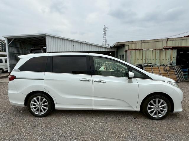 オデッセイ Ｇ　本土車両　両側パワースライドドア　プッシュスタート　スマートキー　純正オーディオ　ナビ　バックカメラ　Ｂｌｕｅｔｏｏｔｈ　フルセグ　社外アルミホイール　８人乗り　ＥＴＣ（10枚目）