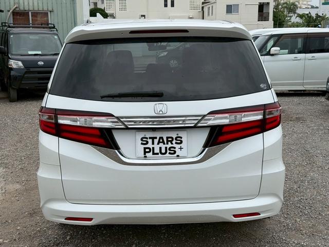 オデッセイ Ｇ　本土車両　両側パワースライドドア　プッシュスタート　スマートキー　純正オーディオ　ナビ　バックカメラ　Ｂｌｕｅｔｏｏｔｈ　フルセグ　社外アルミホイール　８人乗り　ＥＴＣ（12枚目）