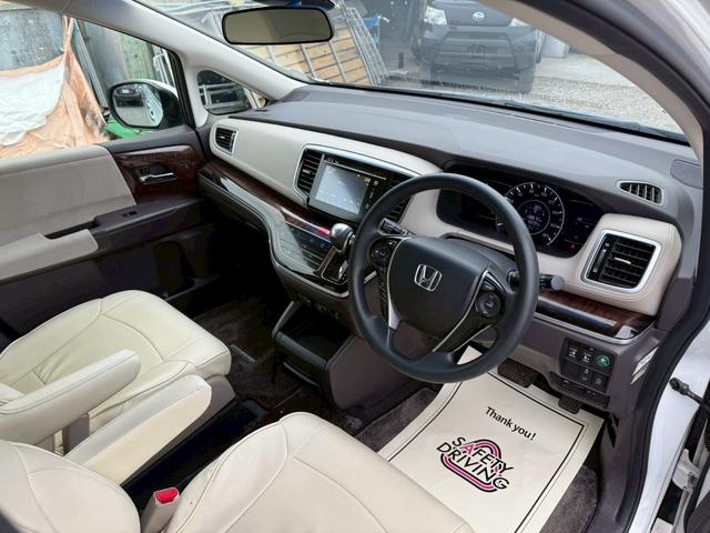 オデッセイ Ｇ　本土車両　両側パワースライドドア　プッシュスタート　スマートキー　純正オーディオ　ナビ　バックカメラ　Ｂｌｕｅｔｏｏｔｈ　フルセグ　社外アルミホイール　８人乗り　ＥＴＣ（17枚目）