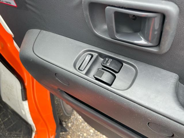 ハイゼットカーゴ スペシャルクリーン　本土車両　オーディオ　フォグランプ　ＥＴＣ　パワーウィンドウ　エアコン　ルーフキャリア外せます　オールペイント対応可　２ＷＤ　ＡＢＳ　エアバック　新品バッテリー　オイル　ワイパーゴム交換（18枚目）