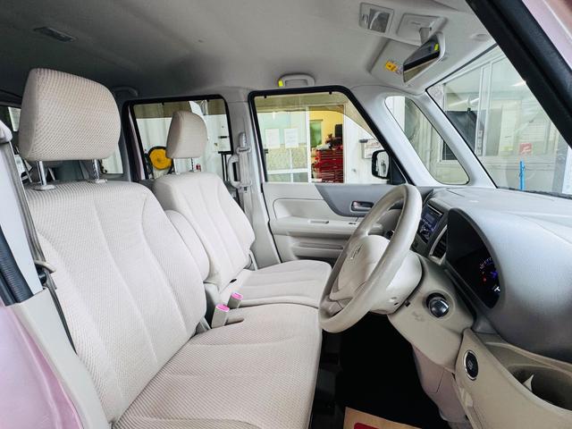 運転席周りには十分なスペースがあり、ゆったり運転していただける環境です！