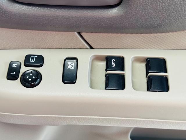 運転席側よりパワーウインドウ、ドアミラー電動格納、ドアミラー角度調整スイッチ！納車前にスタッフが動作確認しております！！