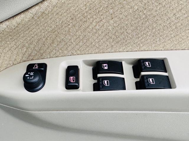 運転席側よりパワーウインドウ、ドアミラー電動格納、ドアミラー角度調整スイッチ！納車前にスタッフが動作確認しております！！
