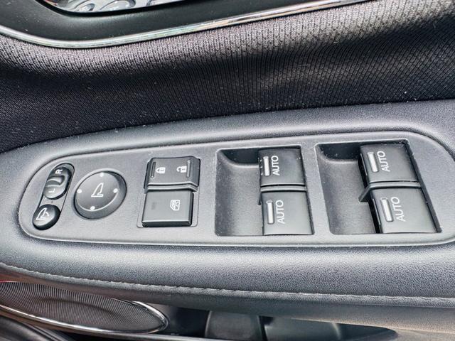 運転席側よりパワーウインドウ、ドアミラー電動格納、ドアミラー角度調整スイッチ！納車前にスタッフが動作確認しております！！