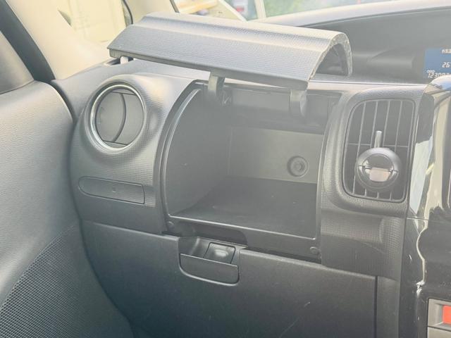 助手席側より収納豊富なグローブボックス！！