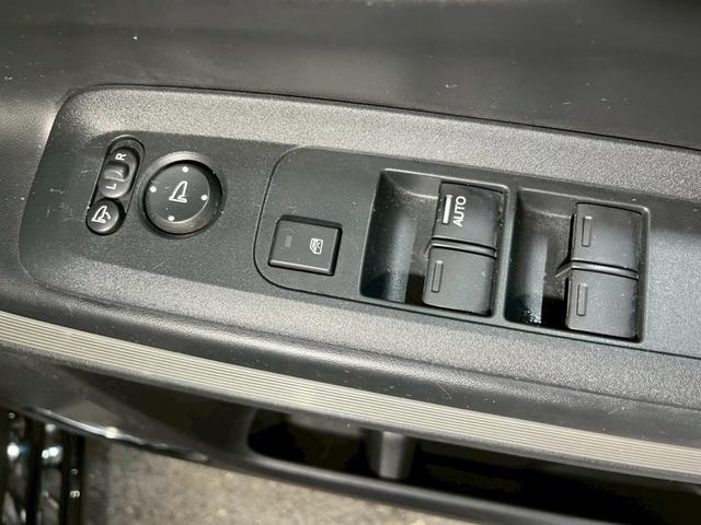 N-BOXスラッシュ G・Lインテリアカラーパッケージ レザーシート ナビ テレビ バックカメラ スマートキー プッシュスタート オートエアコン 電動格納ミラー ETC 本土中古車(23枚目)