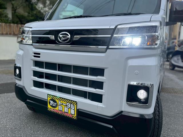 パールホワイト色にブラックのスポイラーで引き締まっております＾＾