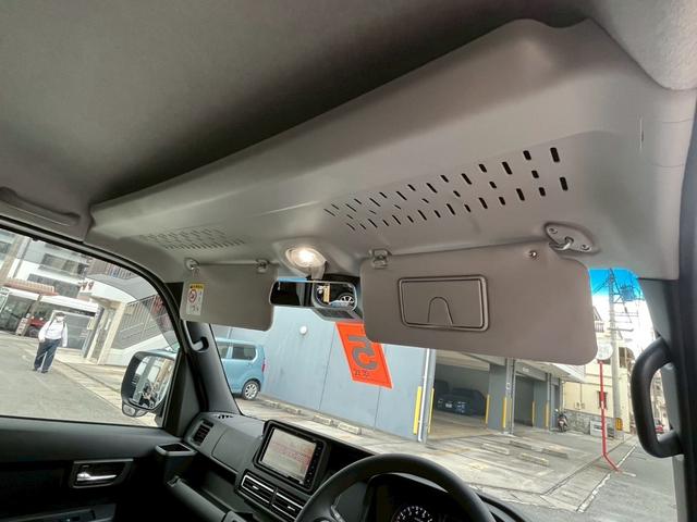 フロントルーフシェルフ完備＾＾ティッシュ、小物等の収納に重宝します＾＾