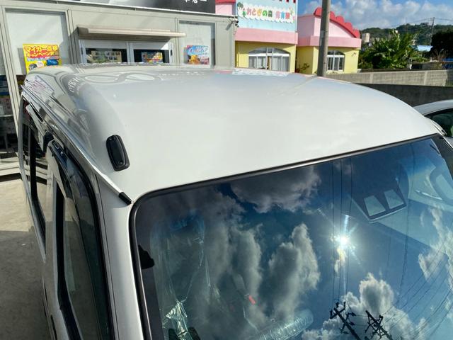 ハイゼットカーゴ ＤＸ　ＳＡＩＩＩ　キーレスエントリー　禁煙車　衝突被害軽減ブレーキ　車線逸脱警報　オートハイビーム　アイドリングストップ　パワーウインド　ドアバイザー　オーバーヘッドコンソール　純正オーディオ　本土仕入れ　１２ヶ月保証（10枚目）