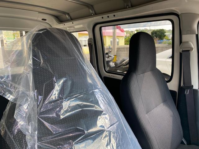 ハイゼットカーゴ ＤＸ　ＳＡＩＩＩ　キーレスエントリー　禁煙車　衝突被害軽減ブレーキ　車線逸脱警報　オートハイビーム　アイドリングストップ　パワーウインド　ドアバイザー　オーバーヘッドコンソール　純正オーディオ　本土仕入れ　１２ヶ月保証（23枚目）