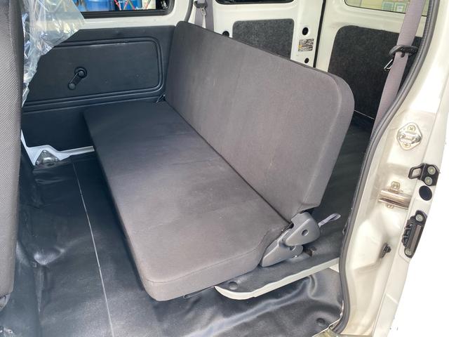 ハイゼットカーゴ ＤＸ　ＳＡＩＩＩ　キーレスエントリー　禁煙車　衝突被害軽減ブレーキ　車線逸脱警報　オートハイビーム　アイドリングストップ　パワーウインド　ドアバイザー　オーバーヘッドコンソール　純正オーディオ　本土仕入れ　１２ヶ月保証（31枚目）