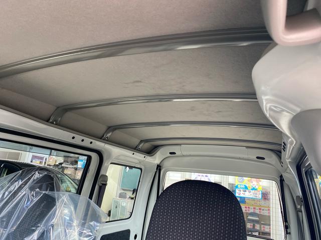 ハイゼットカーゴ ＤＸ　ＳＡＩＩＩ　キーレスエントリー　禁煙車　衝突被害軽減ブレーキ　車線逸脱警報　オートハイビーム　アイドリングストップ　パワーウインド　ドアバイザー　オーバーヘッドコンソール　純正オーディオ　本土仕入れ　１２ヶ月保証（36枚目）