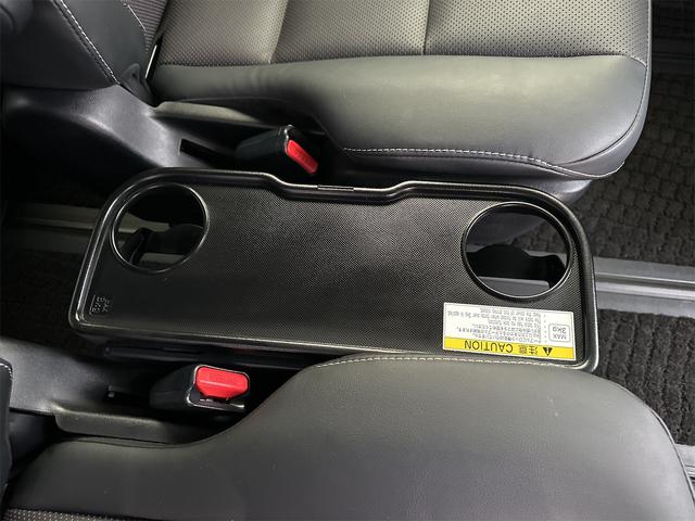 後席ドリンクホルダー