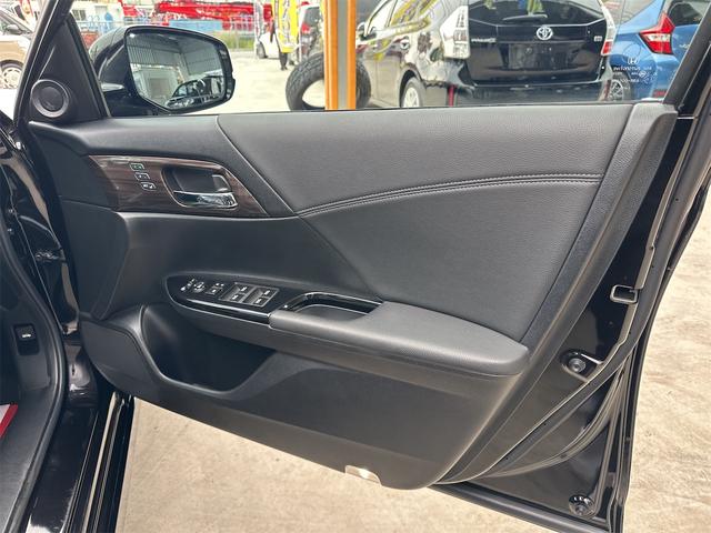 アコードハイブリッド ＥＸ　ホンダセンシング　パワーシート　ハーフレザーシート　クリアランスソナー　ステアリングスイッチ　ナビ　ＴＶ　Ｂｌｕｅｔｏｏｔｈ　バックカメラ　ビルドインＥＴＣ　ドラレコ前後　本土仕入れ　２４ヶ月保証付き（20枚目）