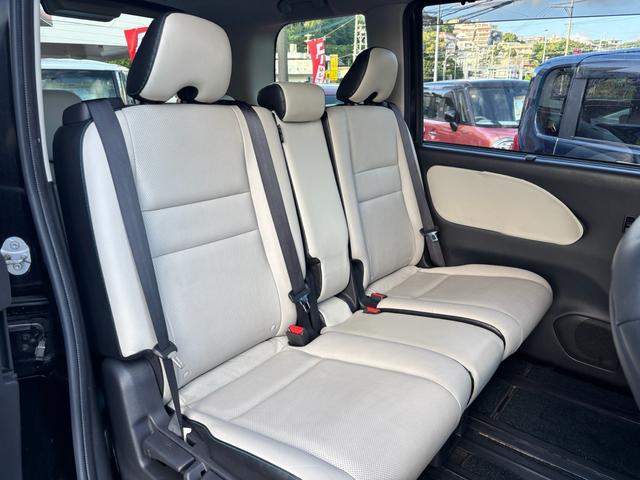 セレナ ライダー オーテック30thアニバーサリー ナビ TV バックカメラ ETC フリップダウンモニター 両側パワースライドドア Bluetooth対応 クルーズコントロール 衝突被害軽減ブレーキ レーン逸脱警報 レザーシートヒーター DVD(13枚目)