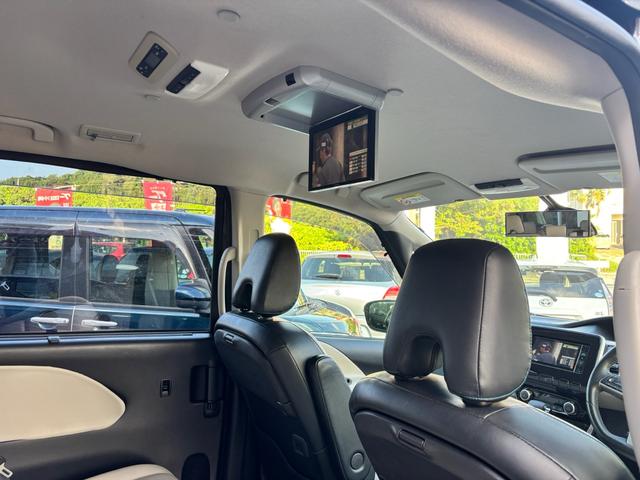 フリップダウンモニター