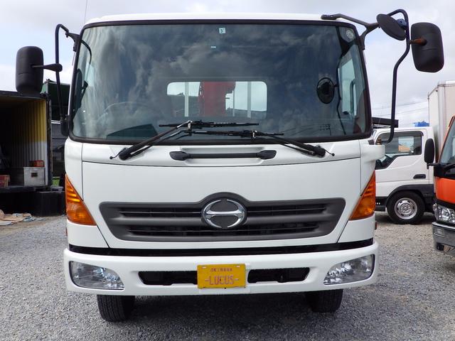 ６段ユニック　積載２．５ｔ　軽油　ＭＴ　内地中古　荷台寸法長さ５６０ｃｍ幅２３９ｃｍ高さ３８ｃｍ　ＰＳ　ＰＷ　ＡＣ　ラジコン　フックイン　リアジャッキ　ベッド　バックカメラ　ＥＴＣ(2枚目)