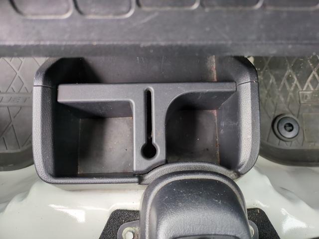 ドリンクホルダーとカードホルダーが付いてます！