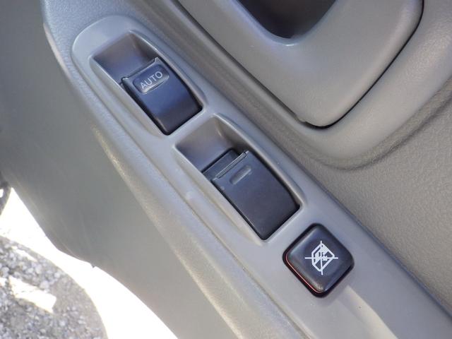 運転席から助手席のパワーウインドの操作が可能です。