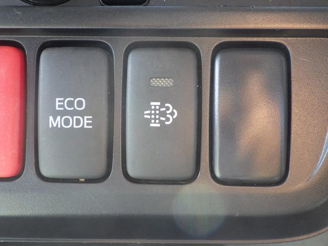 燃費を向上させるエコモードスイッチ。ＤＰＦ強制再生スイッチ。