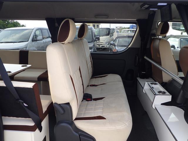 フリップダウンモニターも付いていますので後部座席の方も視聴をお楽しみいただけます！