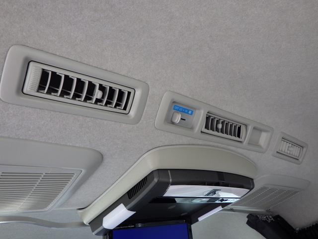 後部座席にもエアコンが付いていて動作も良好です。