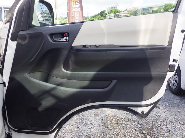 内張も綺麗に清掃しております。