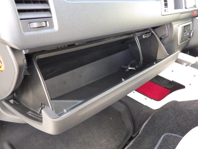 グローブボックスも大変綺麗なのでいろんな物や書類を入れていただくことができます！