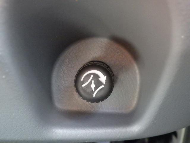 デュトロ ベースグレード　積載２ｔ　軽油　５速ＭＴ　内地中古　荷台寸法　長さ３５１ｃｍ　幅１８０ｃｍ　高さ３８ｃｍ　ＰＳ　ＰＷ　ＡＣ　　ロング２．６ｔ吊４段クレーン　ラジコン付き　ミラー・グリル・コーナーパネルメッキパーツ（22枚目）