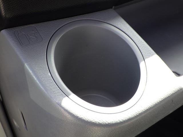 デュトロ ベースグレード　積載２ｔ　軽油　５速ＭＴ　内地中古　荷台寸法　長さ３５１ｃｍ　幅１８０ｃｍ　高さ３８ｃｍ　ＰＳ　ＰＷ　ＡＣ　　ロング２．６ｔ吊４段クレーン　ラジコン付き　ミラー・グリル・コーナーパネルメッキパーツ（28枚目）