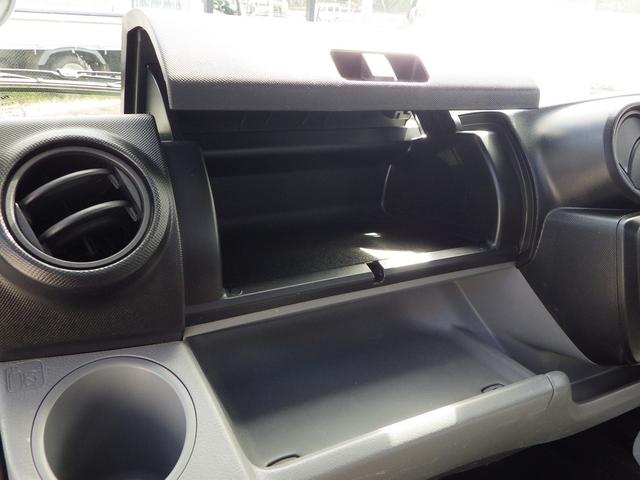 デュトロ ベースグレード　積載２ｔ　軽油　５速ＭＴ　内地中古　荷台寸法　長さ３５１ｃｍ　幅１８０ｃｍ　高さ３８ｃｍ　ＰＳ　ＰＷ　ＡＣ　　ロング２．６ｔ吊４段クレーン　ラジコン付き　ミラー・グリル・コーナーパネルメッキパーツ（29枚目）