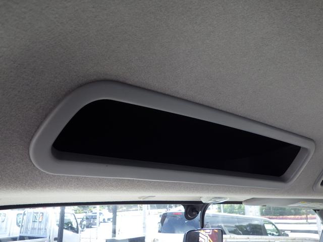 デュトロ ベースグレード　積載２ｔ　軽油　５速ＭＴ　内地中古　荷台寸法　長さ３５１ｃｍ　幅１８０ｃｍ　高さ３８ｃｍ　ＰＳ　ＰＷ　ＡＣ　　ロング２．６ｔ吊４段クレーン　ラジコン付き　ミラー・グリル・コーナーパネルメッキパーツ（31枚目）