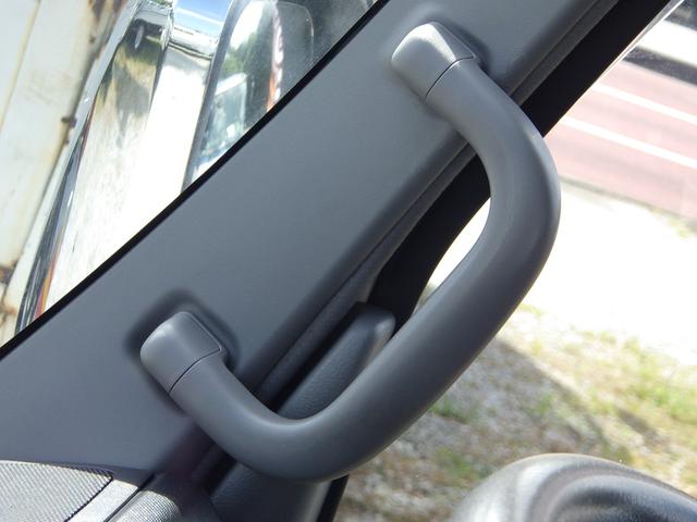 デュトロ ベースグレード　積載２ｔ　軽油　５速ＭＴ　内地中古　荷台寸法　長さ３５１ｃｍ　幅１８０ｃｍ　高さ３８ｃｍ　ＰＳ　ＰＷ　ＡＣ　　ロング２．６ｔ吊４段クレーン　ラジコン付き　ミラー・グリル・コーナーパネルメッキパーツ（33枚目）