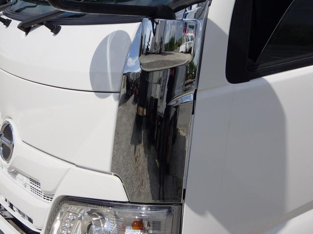 コーナーパネルにもメッキパーツが付いています！