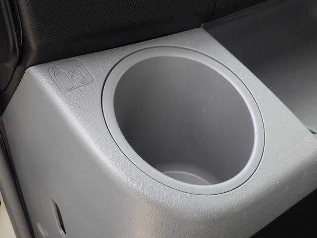 ドリンクホルダも綺麗にクリーニングしています！