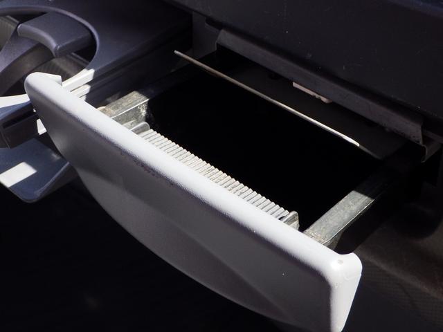 灰皿も綺麗にクリーニングしています！