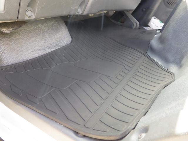 フロアマット綺麗な状態です！