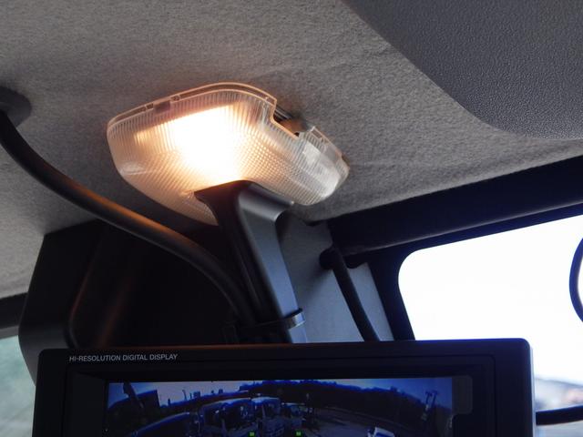 ルームランプも明るく点灯します